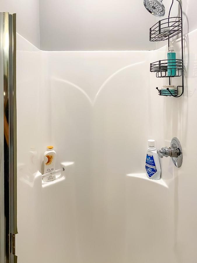 Full Kitchen,king,w/d,netflix,2 Smart Tvs,parking Louisville